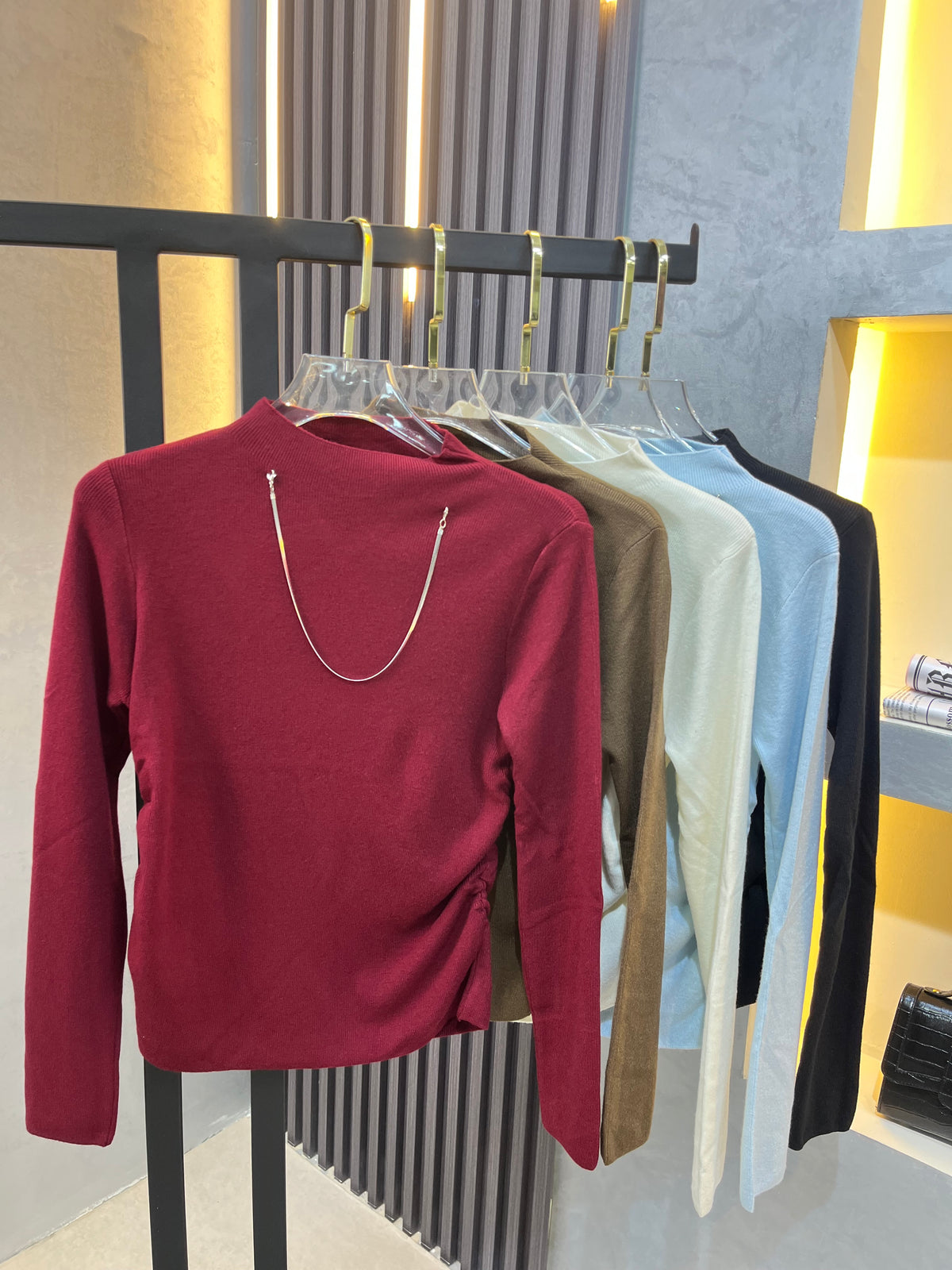 Soft Wool Top With Necklace