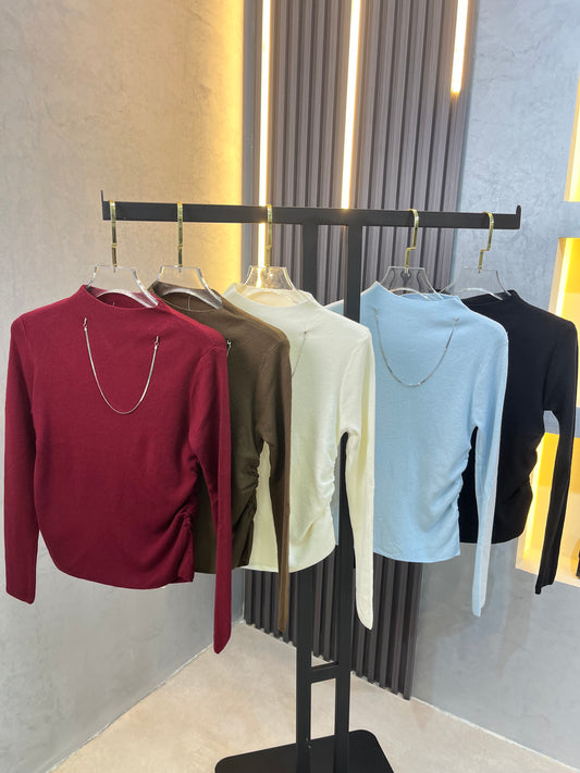 Soft Wool Top With Necklace